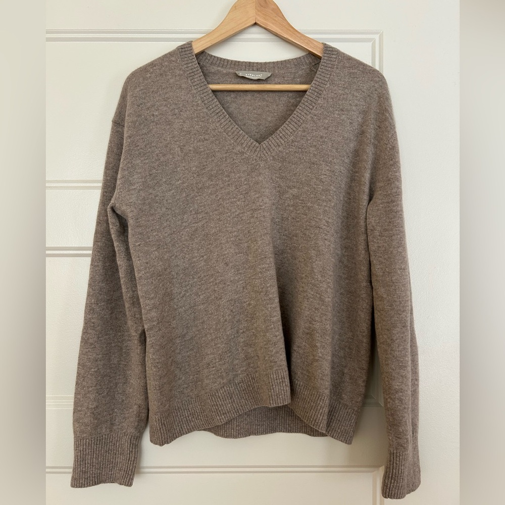 Everlane Cashmere Relaxed V-Neck Toasted Sesame Small